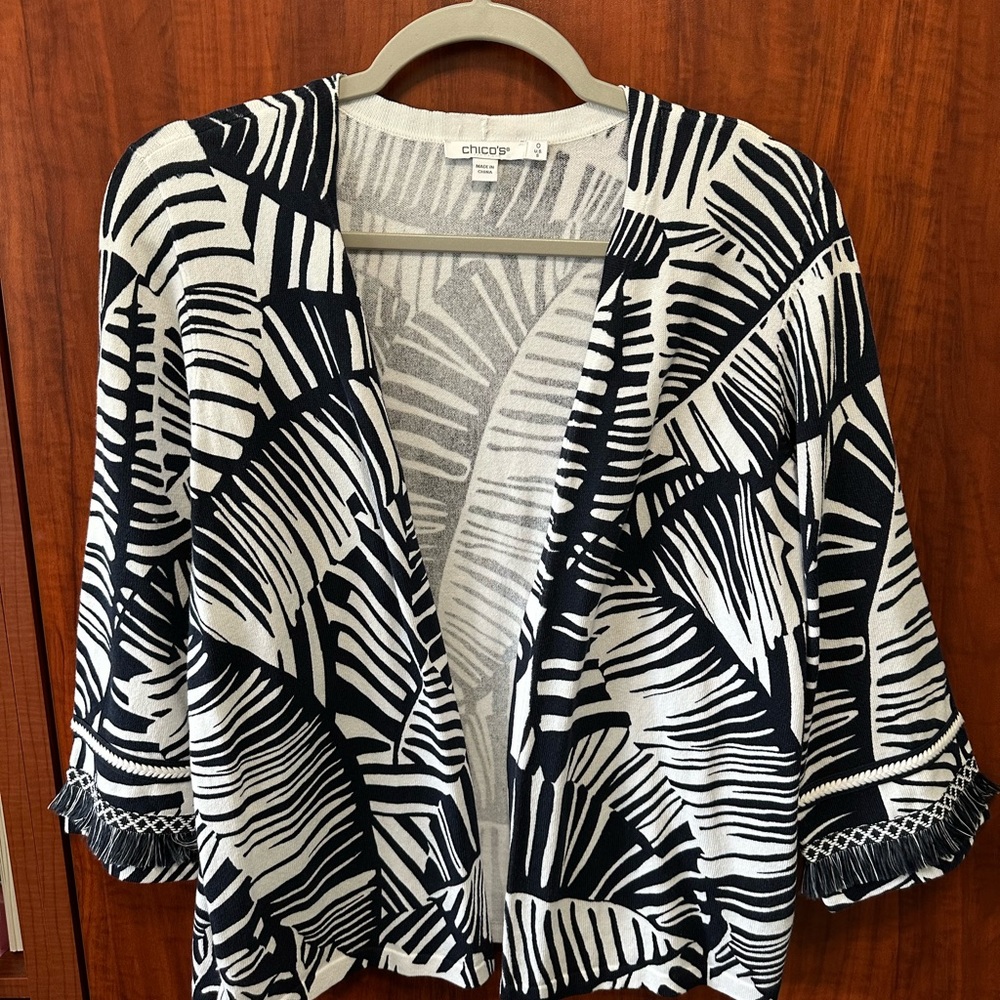 Chico's Monochrome Leaf Pattern Cardigan Shrug Size 0 NWT